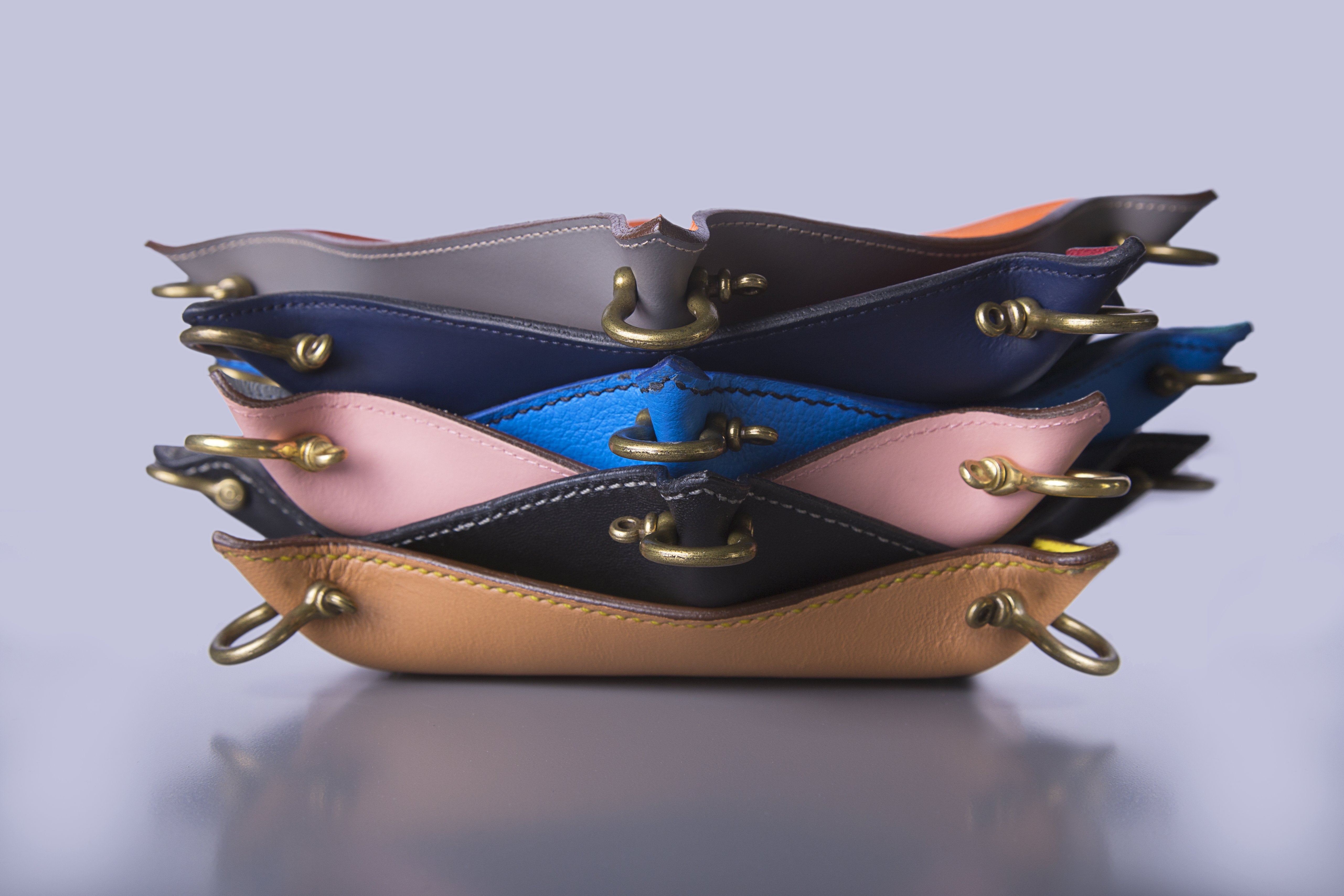 REVERSIBLE VALET TRAY